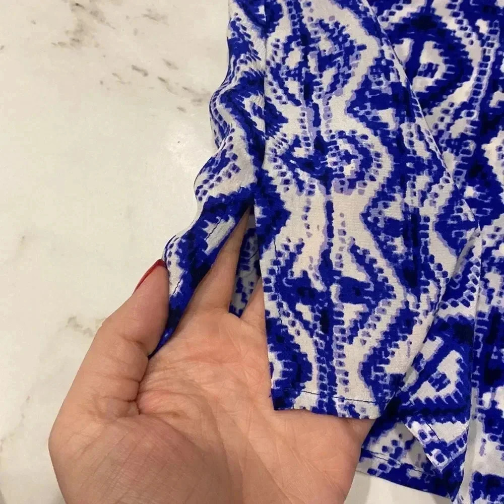Cynthia Rowley TJX Blue White Aztec Tribal Sleeveless Tunic Silk Blouse Size M - Picture 5 of 6